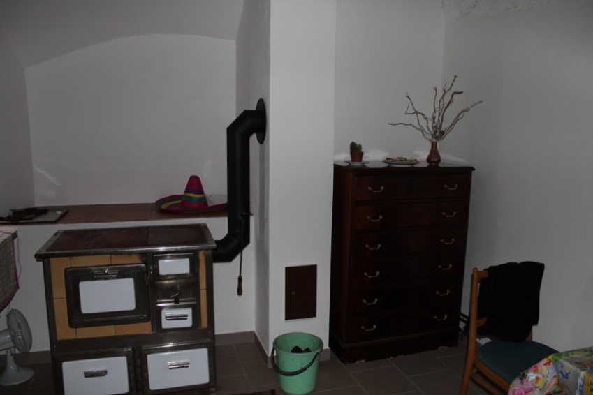 Dodání a připojení kouřovodu pro sporák na tuhá paliva povrchová úprava komínu vč. malby