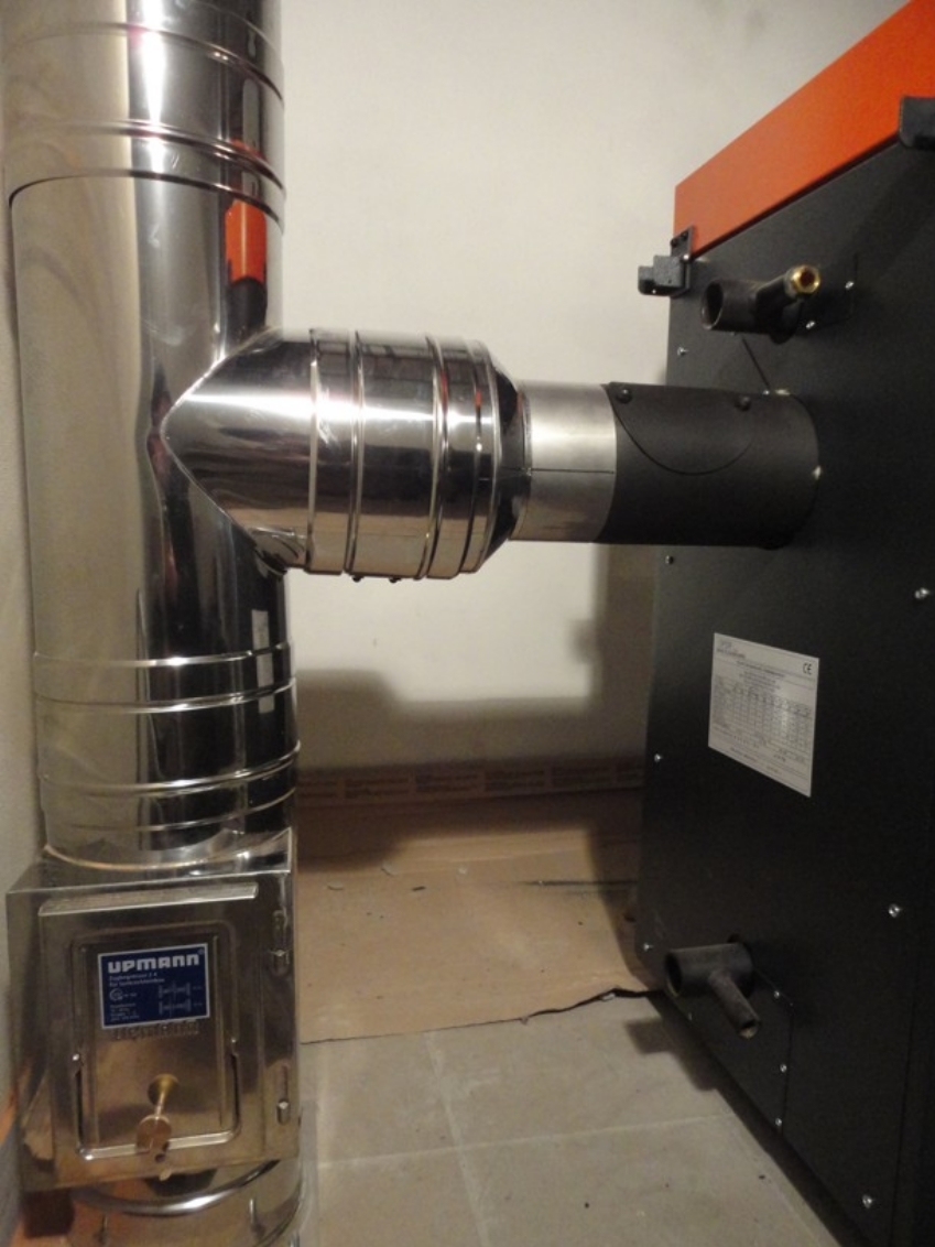 Připojeni kotle k nerez komínu.JPG